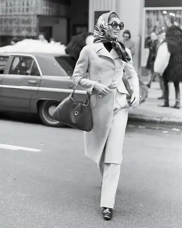 image of Jacqueline Kennedy Onassis carrying the gucci jackie bag walking on the street.