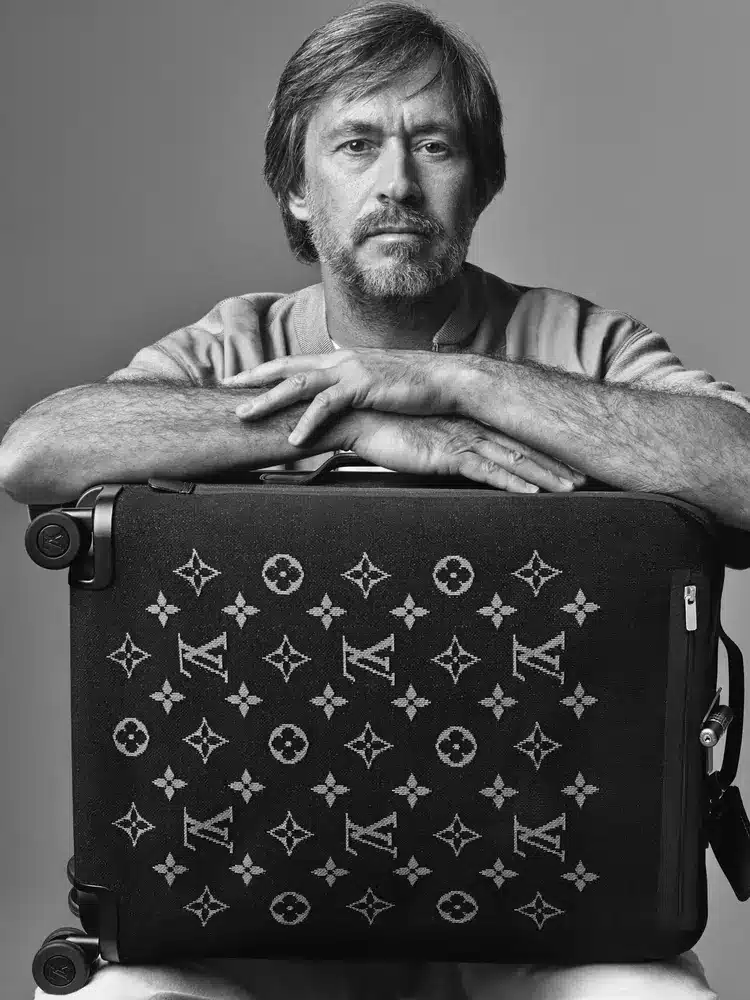 Marc Newson, horizon 55 bag photoshoot image.